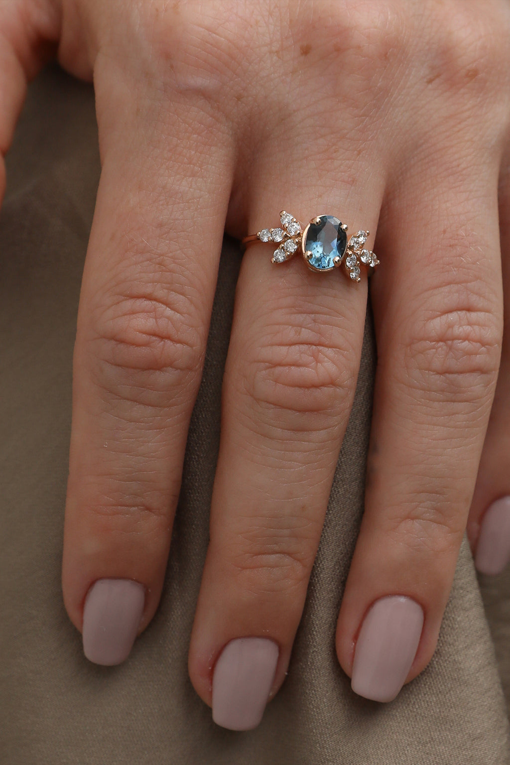 Celestial Bloom Blue Topaz Pırlanta Yüzük