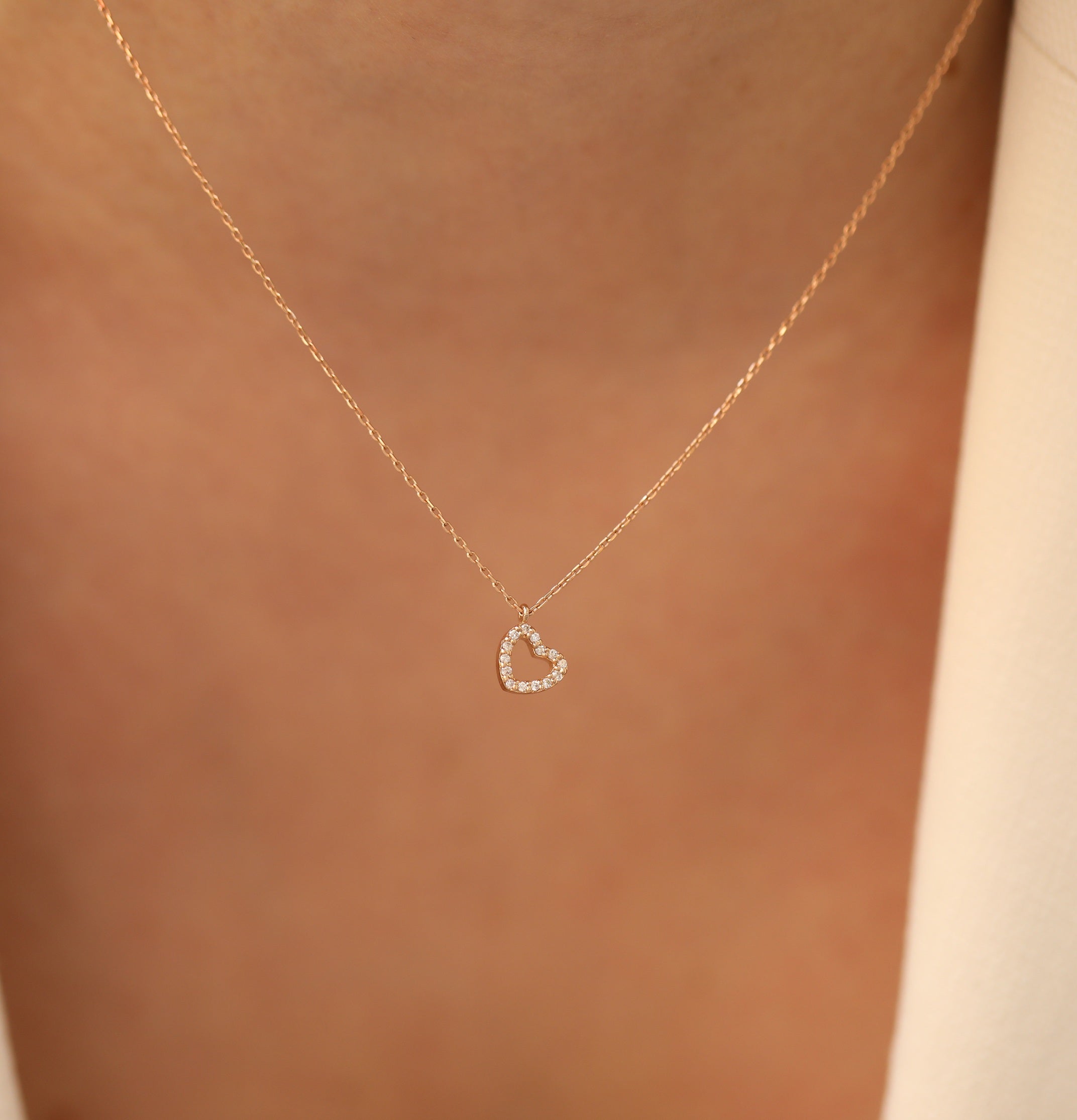 Silent Love Pırlanta Kalp Kolye